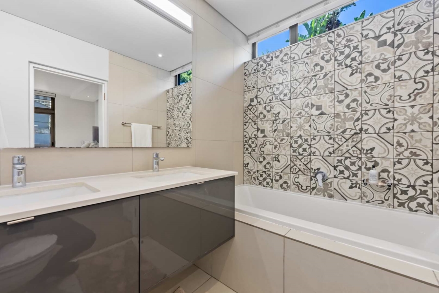 2 Bedroom Property for Sale in Green Point Western Cape